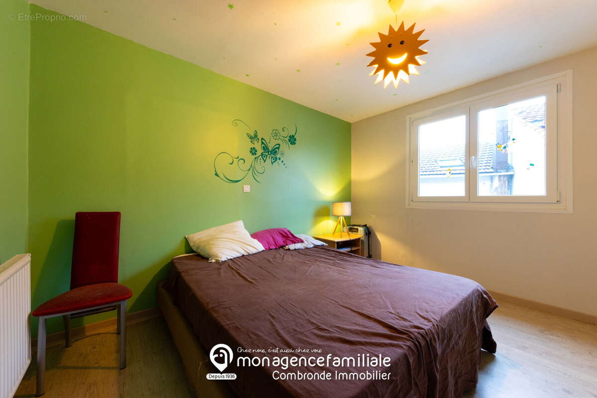 Maison à SAINT-GENES-CHAMPANELLE