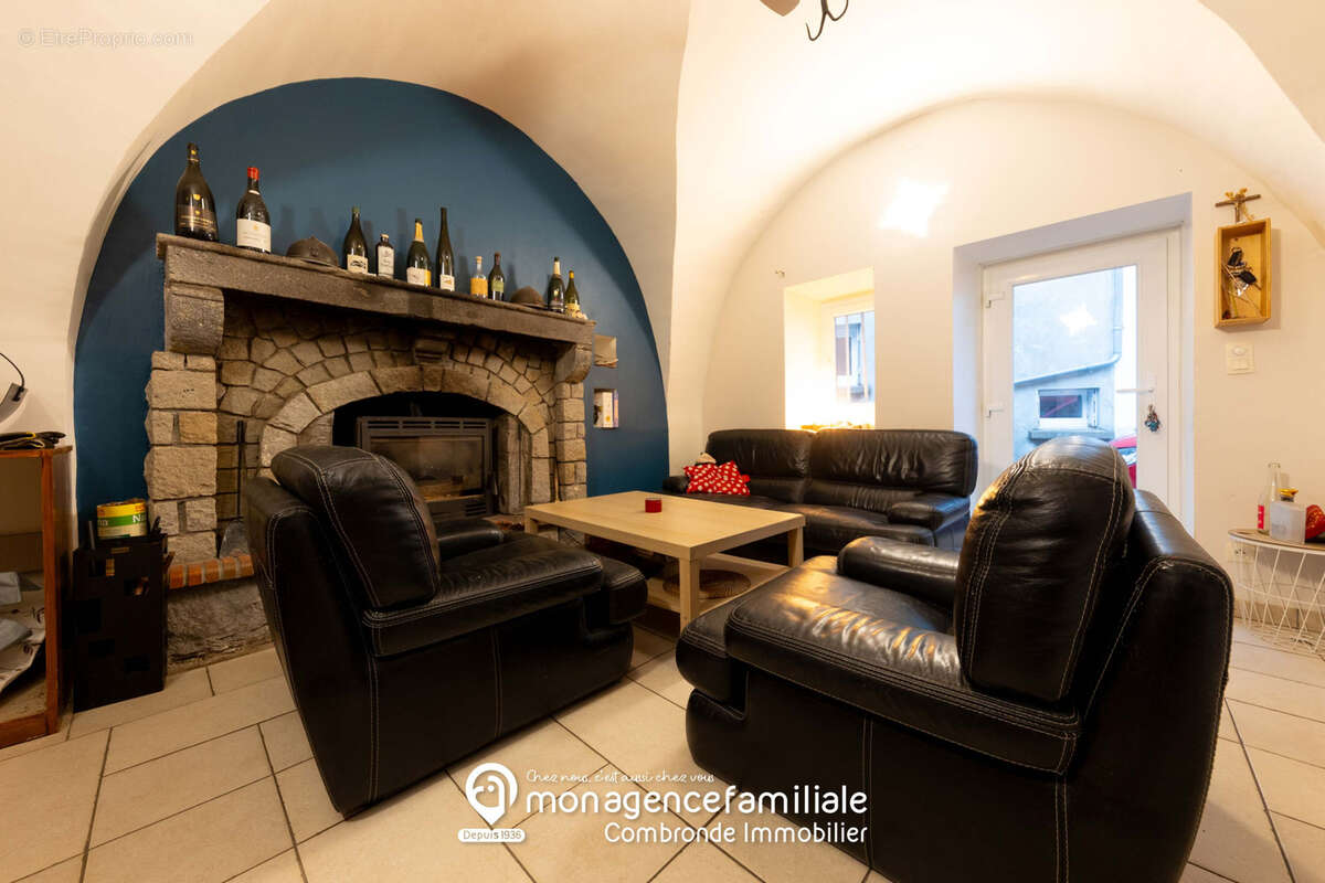 Maison à SAINT-GENES-CHAMPANELLE