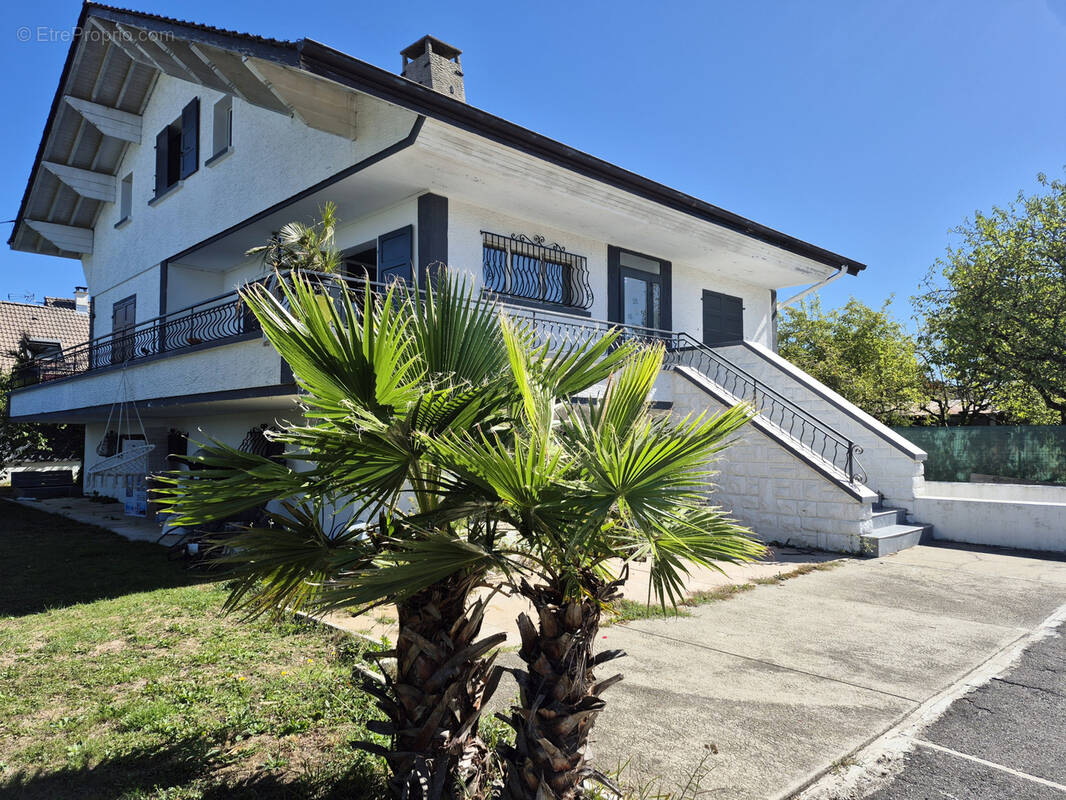 Maison à VETRAZ-MONTHOUX