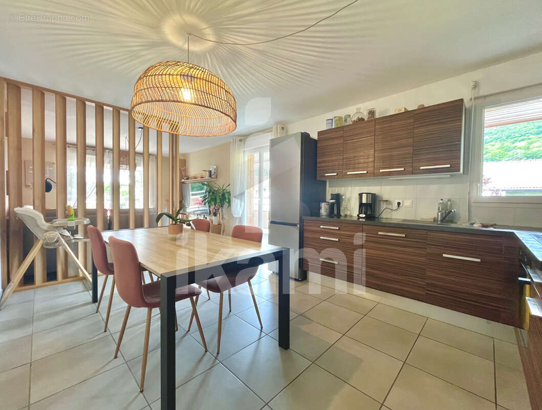 Appartement à ALLONZIER-LA-CAILLE