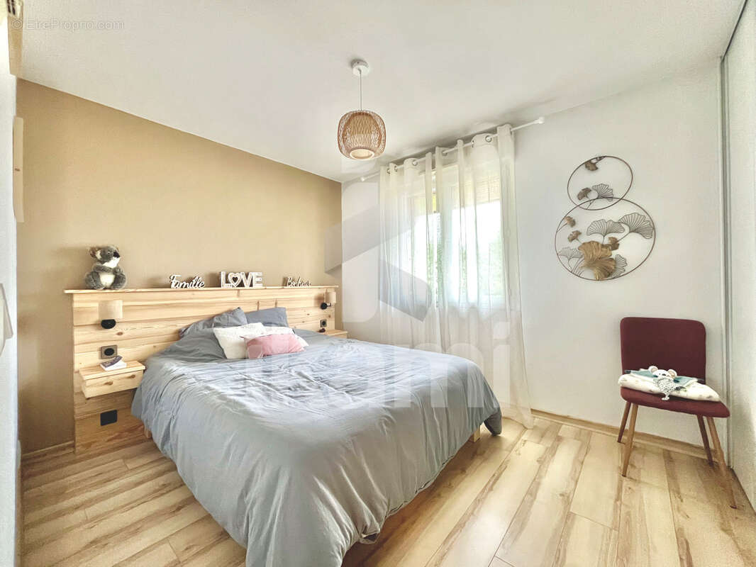 Appartement à ALLONZIER-LA-CAILLE