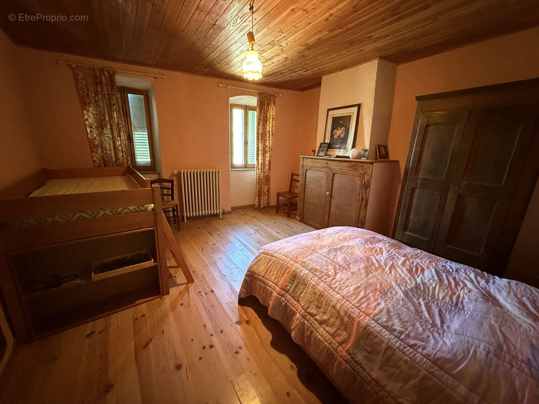 Maison à UVERNET-FOURS