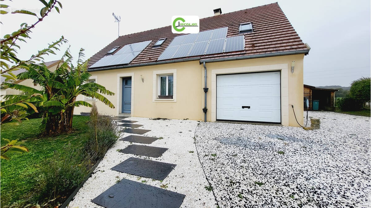 Maison à COURGENARD