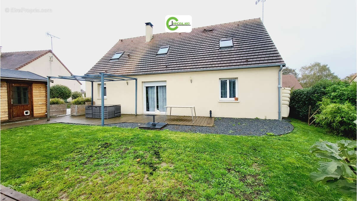 Maison à COURGENARD