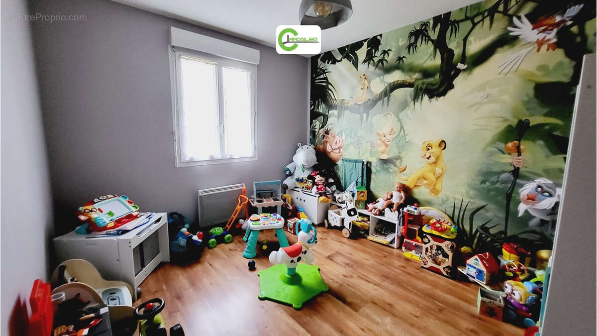 Maison à COURGENARD