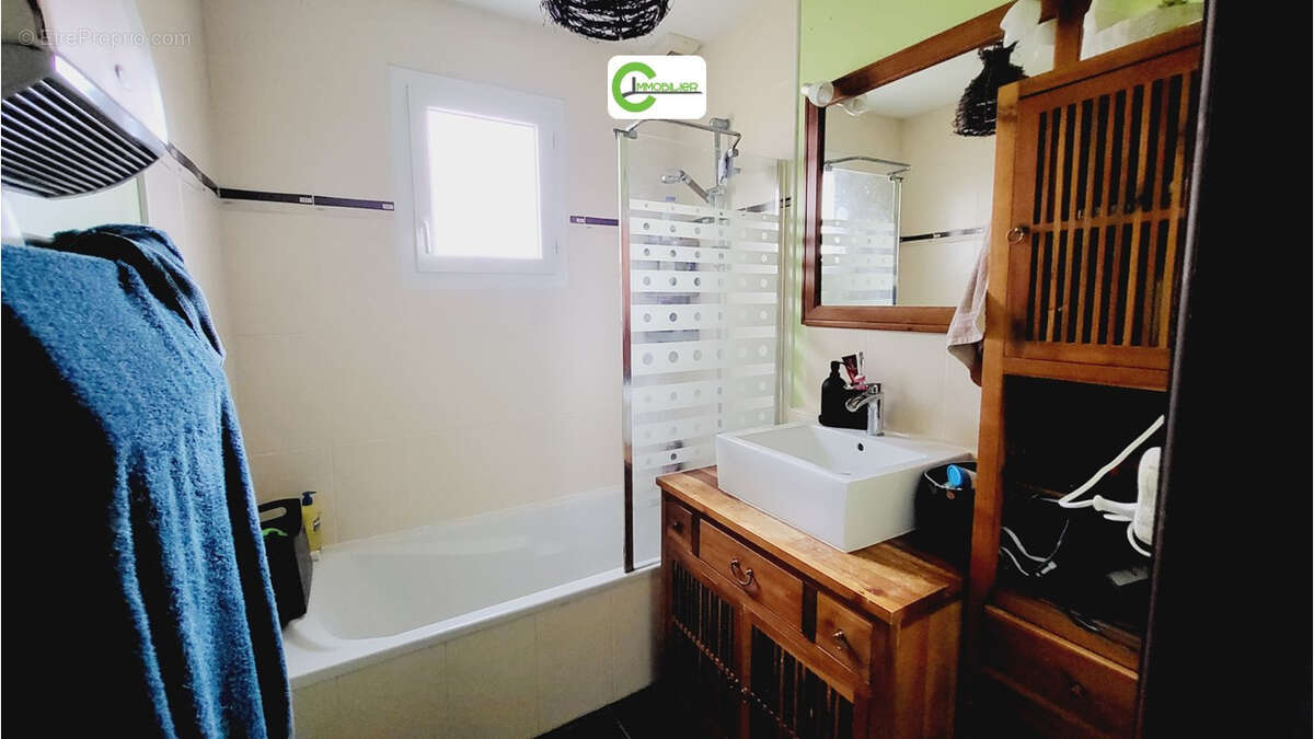 Maison à COURGENARD