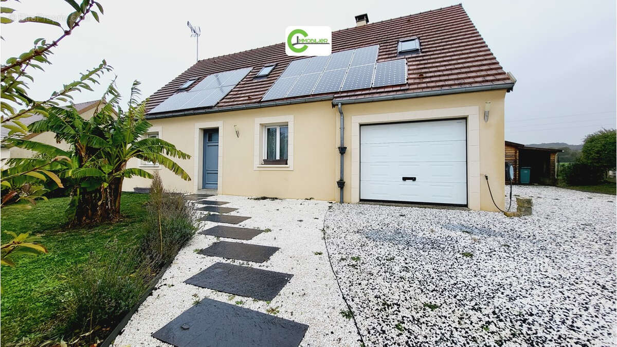 Maison à COURGENARD