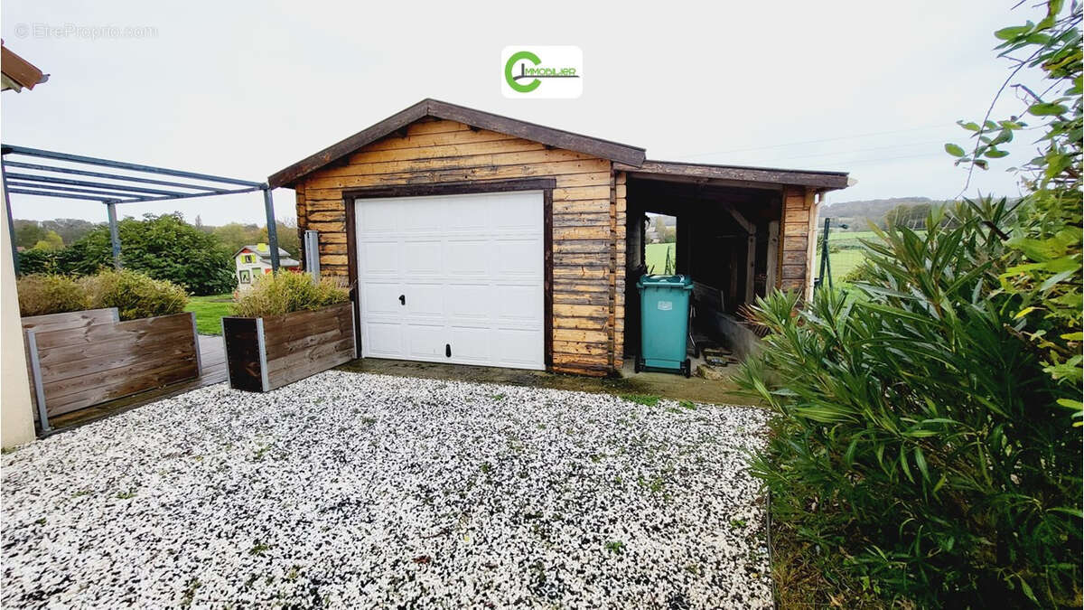 Maison à COURGENARD