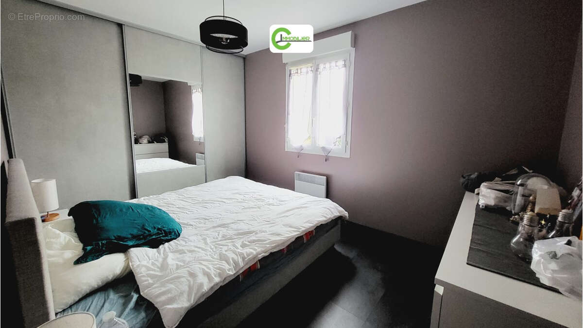 Maison à COURGENARD