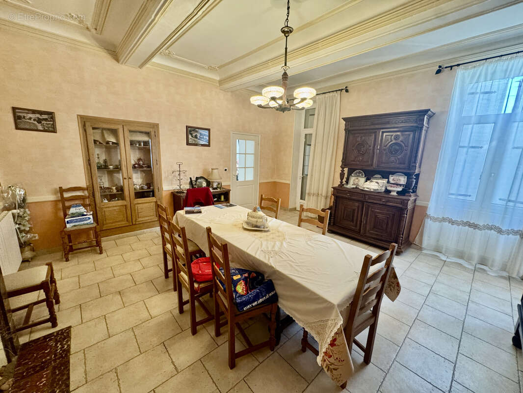 Maison à SAINTE-CECILE-LES-VIGNES