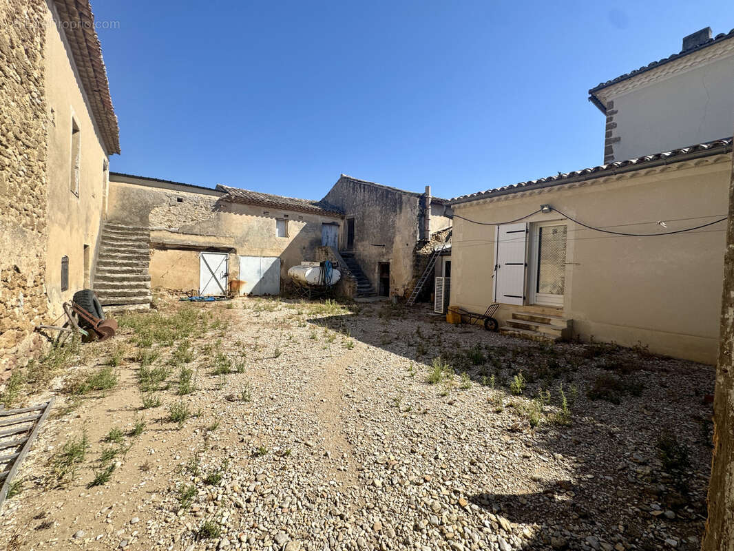 Maison à SAINTE-CECILE-LES-VIGNES