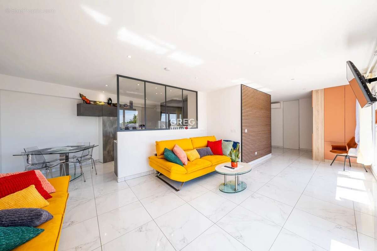 Appartement à SAINT-LAURENT-DU-VAR