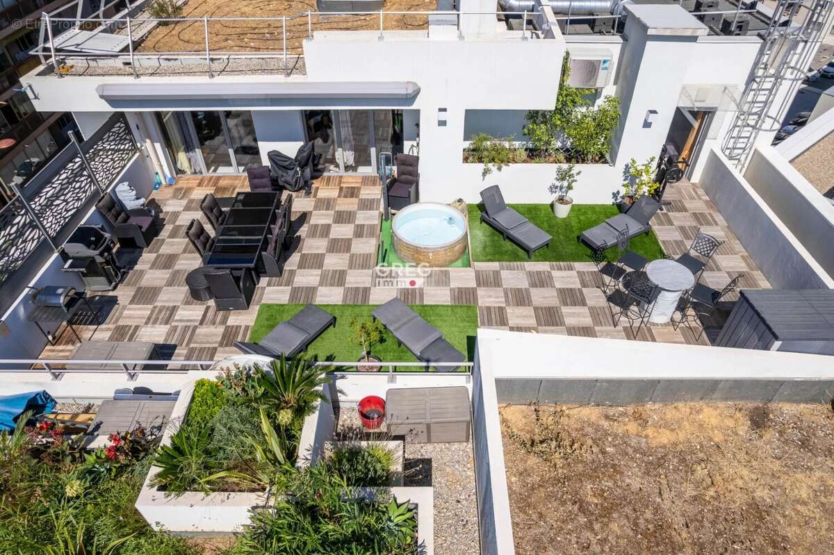 Appartement à SAINT-LAURENT-DU-VAR