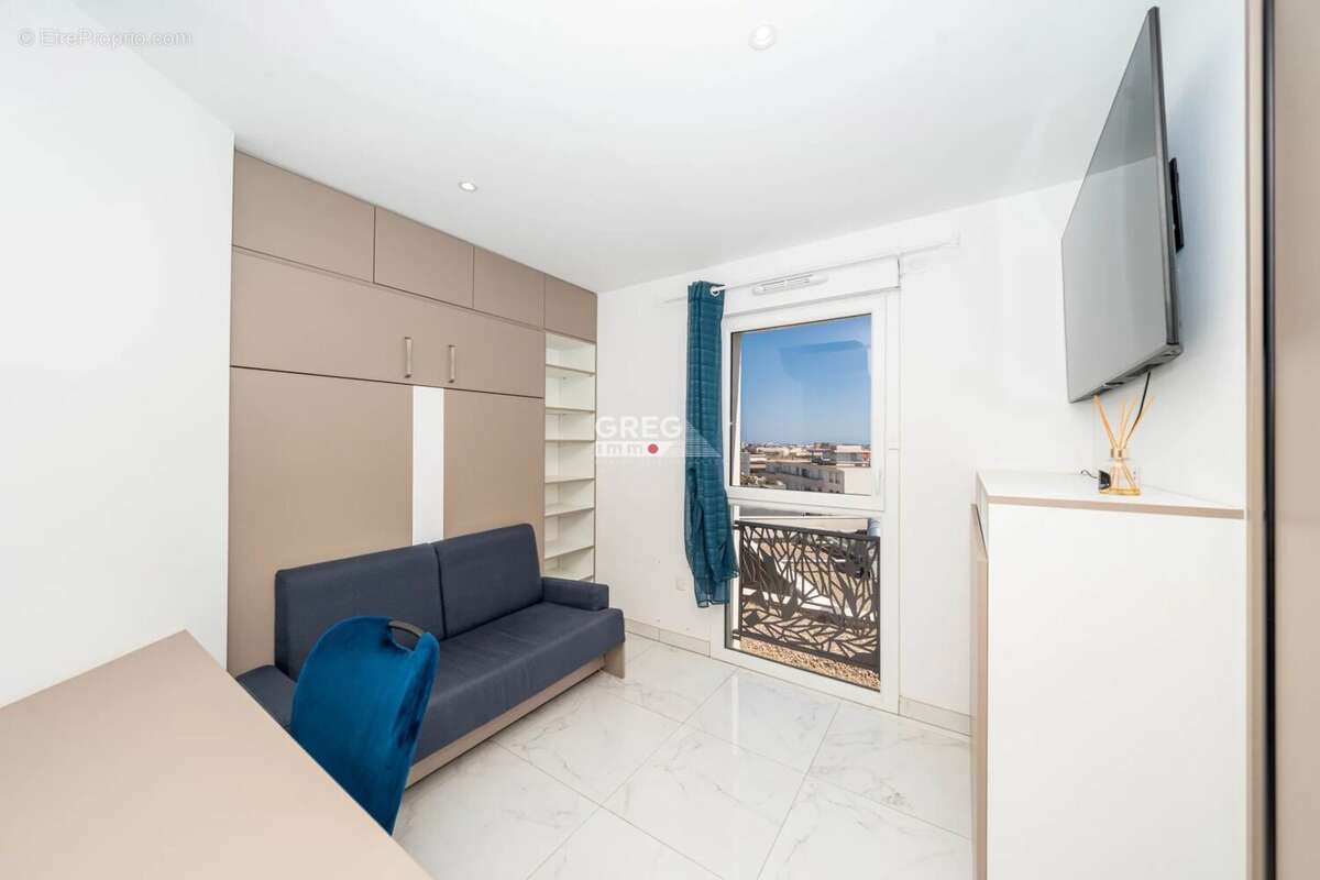 Appartement à SAINT-LAURENT-DU-VAR