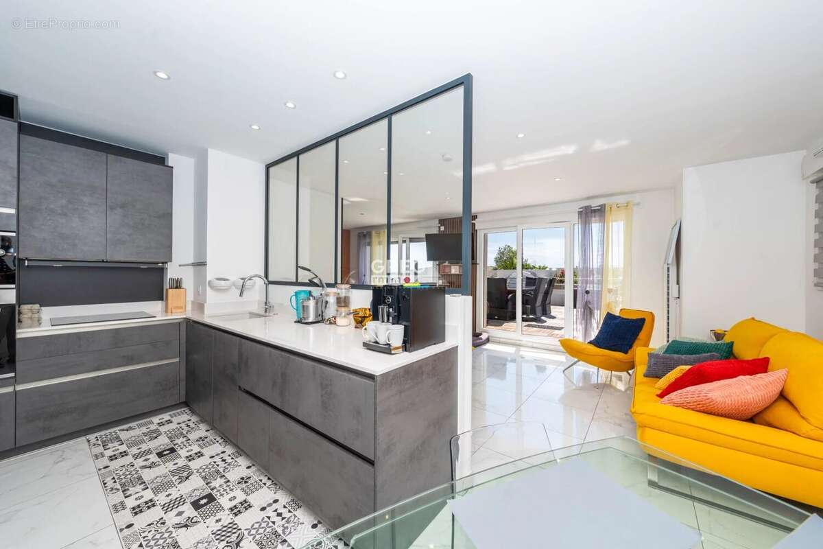 Appartement à SAINT-LAURENT-DU-VAR