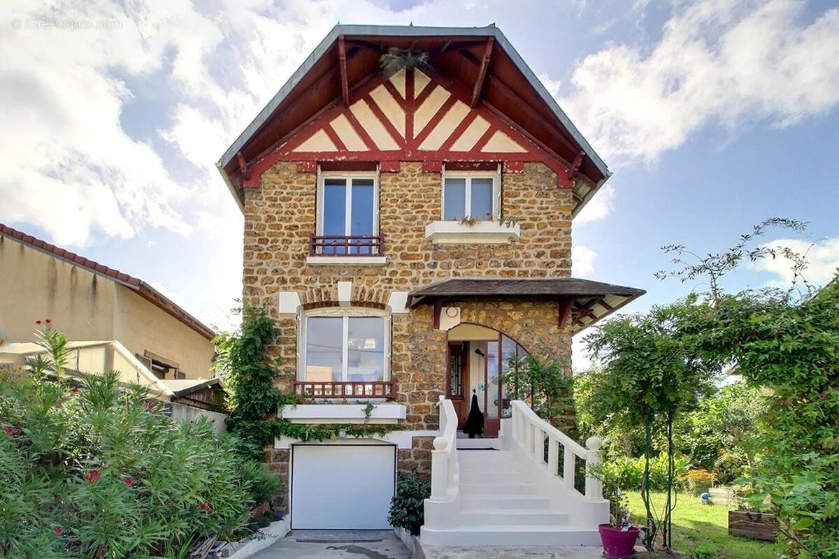 Maison à SAINT-MAUR-DES-FOSSES