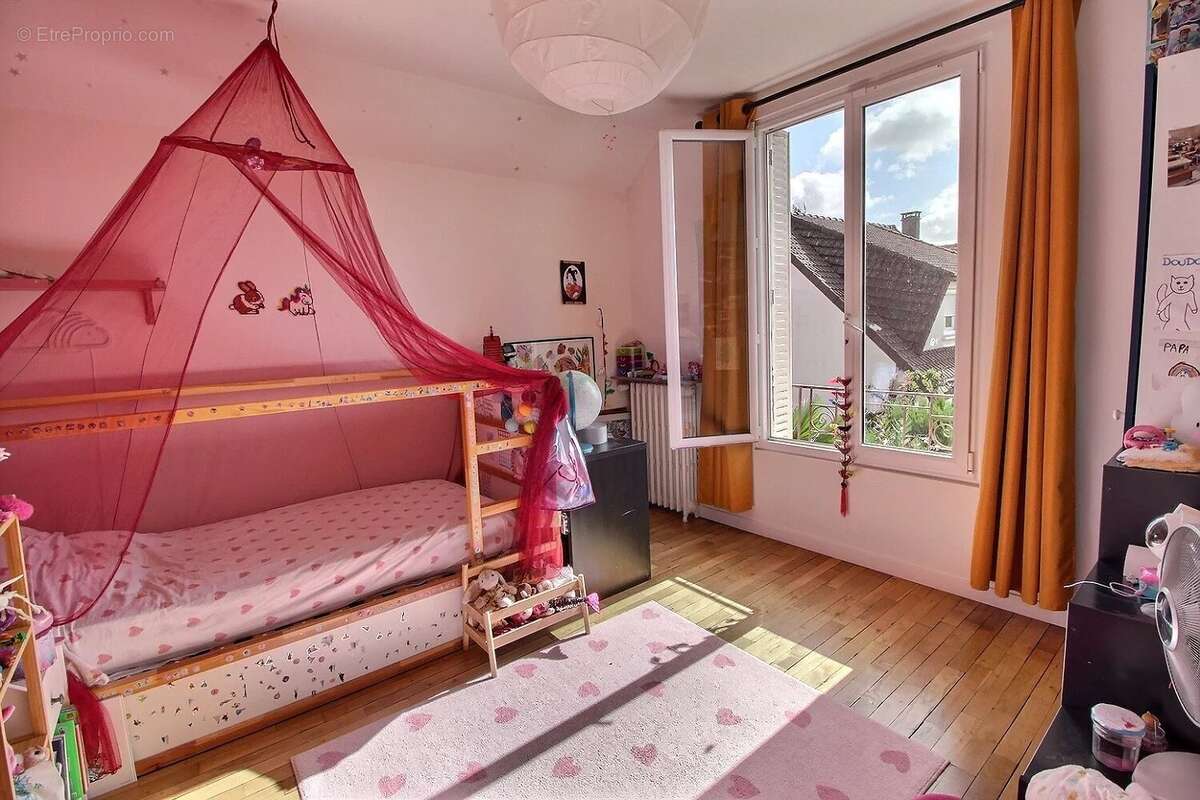 Maison à SAINT-MAUR-DES-FOSSES