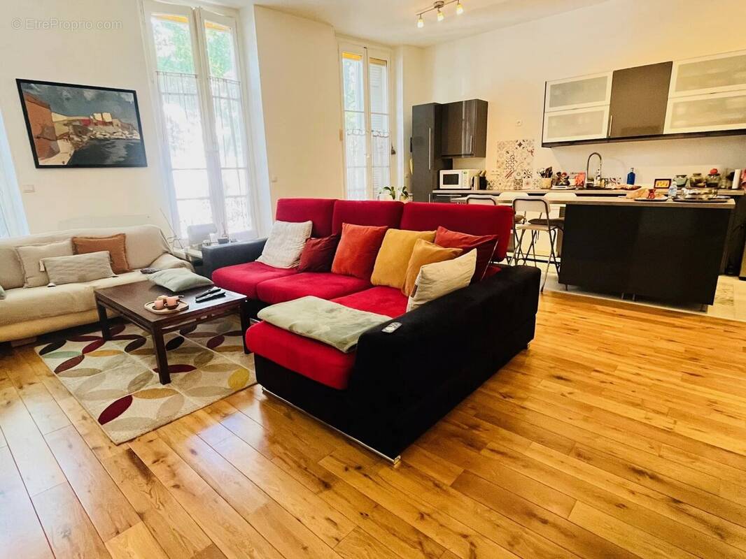 Appartement à MARSEILLE-1E