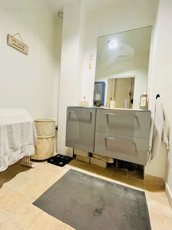 Appartement à MARSEILLE-1E