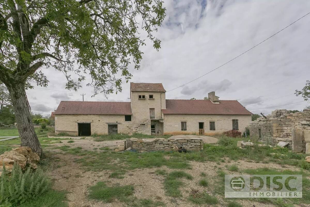 Maison à LACAPELLE-LIVRON