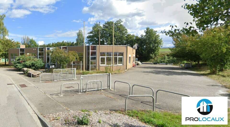 Commerce à SAINT-GENIS-POUILLY