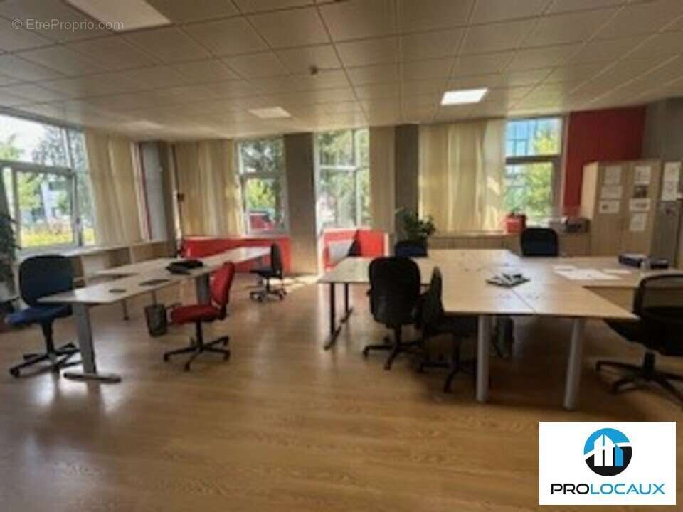 Commerce à SAINT-GENIS-POUILLY