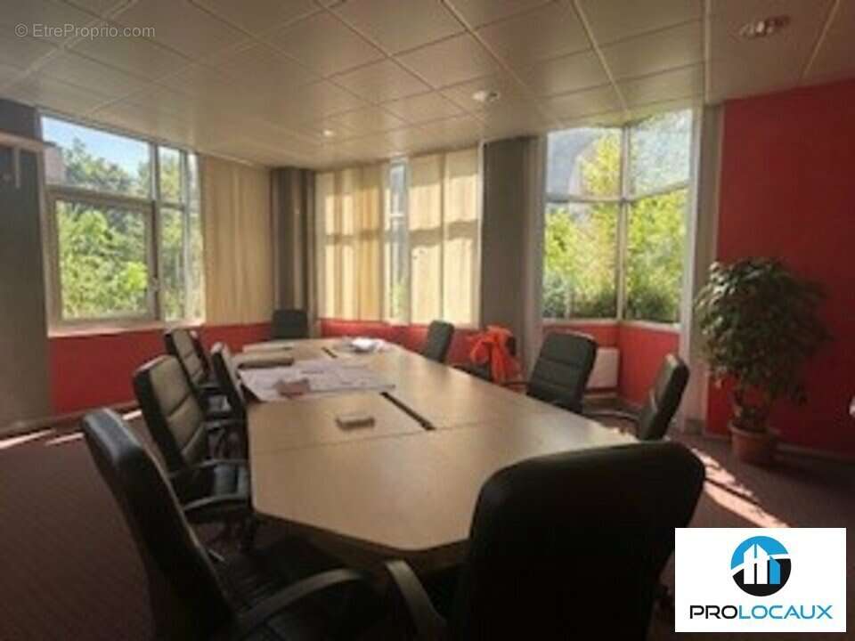 Commerce à SAINT-GENIS-POUILLY