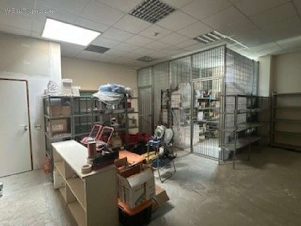 Commerce à SAINT-GENIS-POUILLY