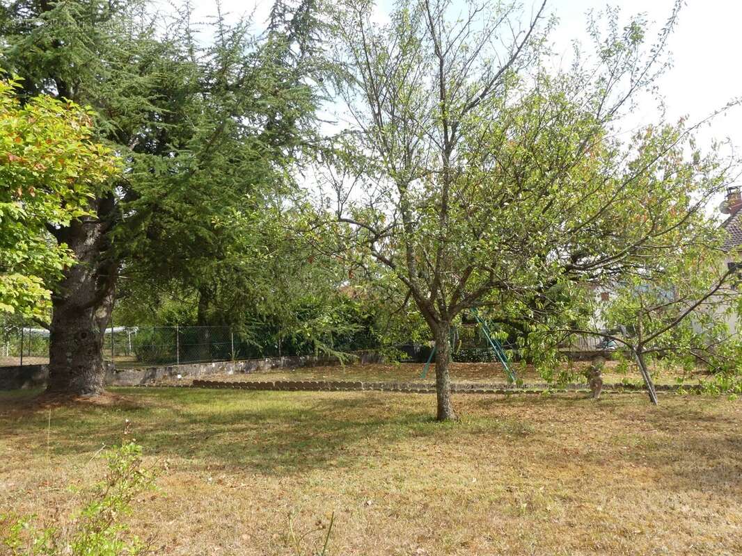 Maison à SAINT-SYMPHORIEN-DE-MARMAGNE