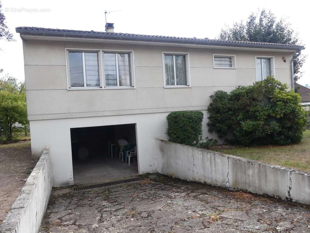 Maison à SAINT-SYMPHORIEN-DE-MARMAGNE