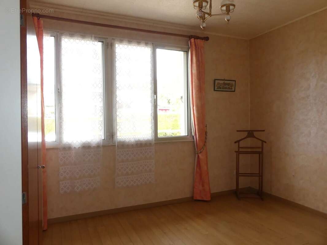 Maison à SAINT-SYMPHORIEN-DE-MARMAGNE