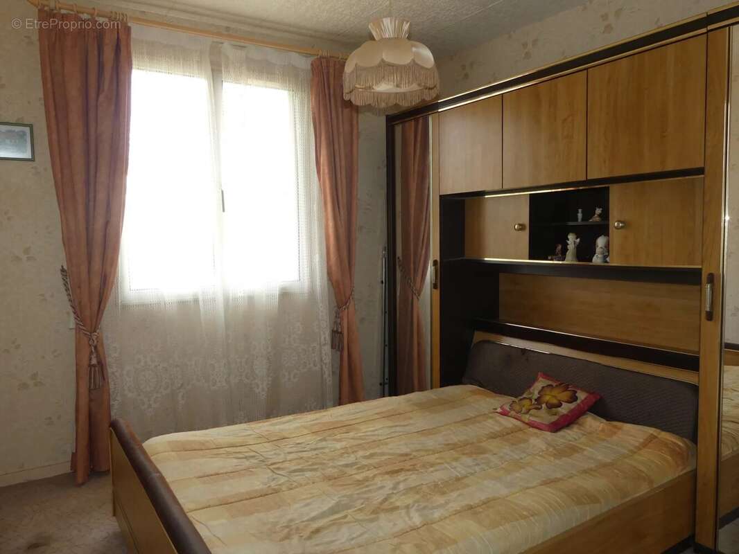 Maison à SAINT-SYMPHORIEN-DE-MARMAGNE