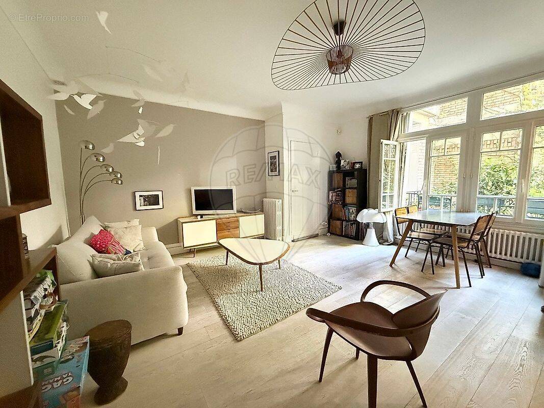 Appartement à PARIS-16E