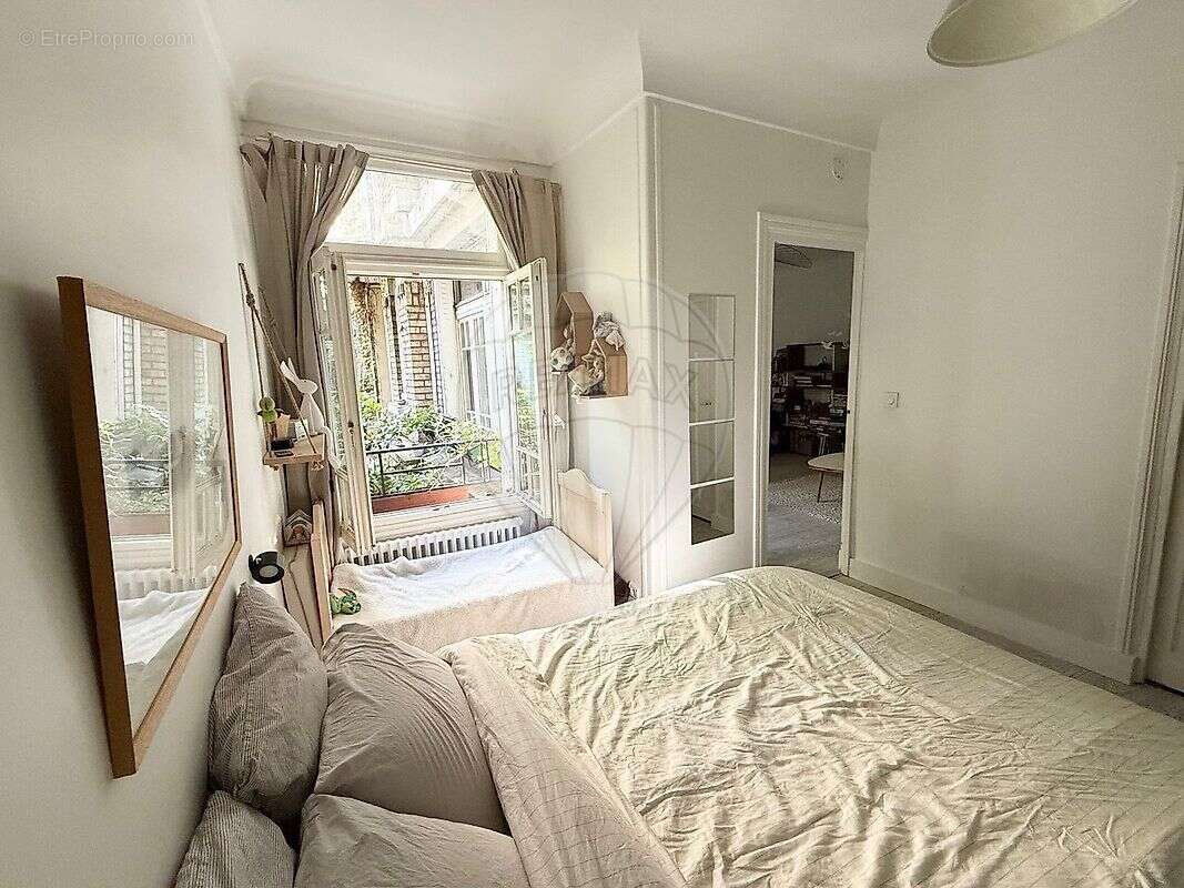 Appartement à PARIS-16E