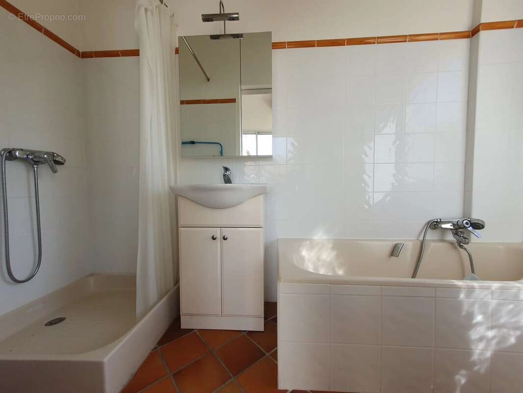 Maison à MONTBRUN-LES-BAINS