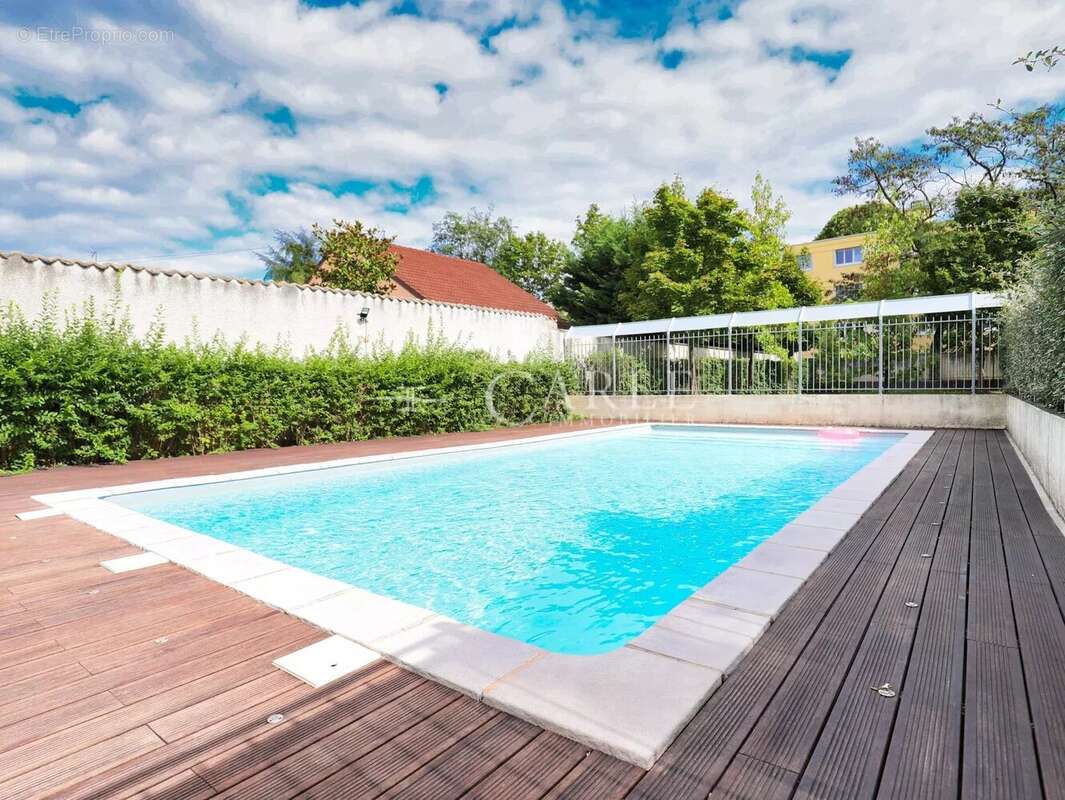 Appartement à MEYZIEU