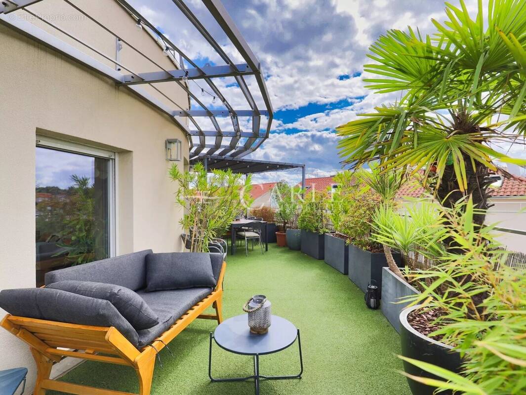 Appartement à MEYZIEU