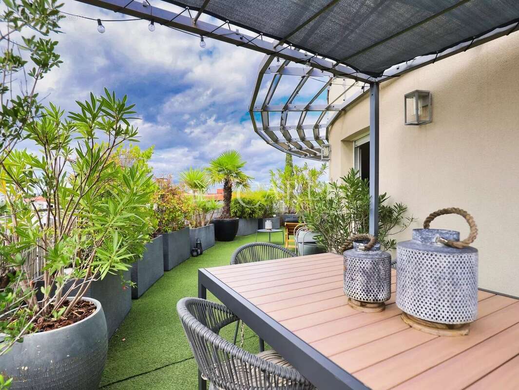 Appartement à MEYZIEU