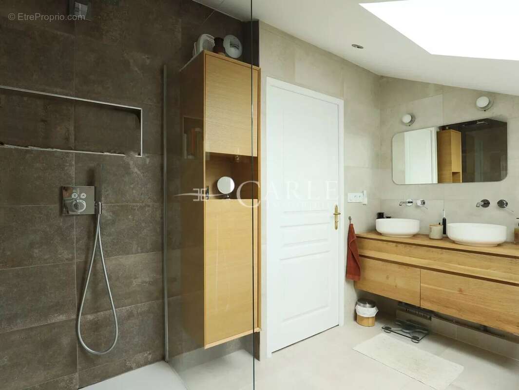 Appartement à MEYZIEU