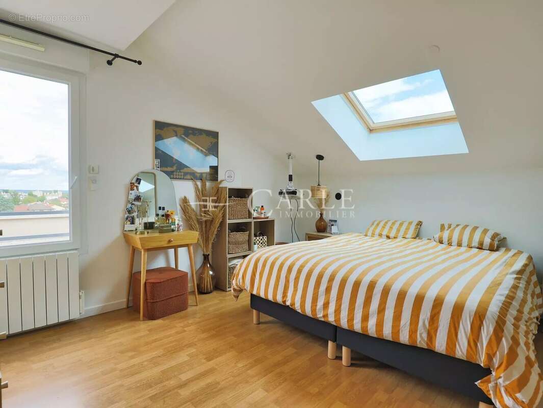 Appartement à MEYZIEU