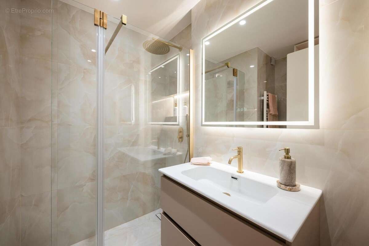   - Appartement à NICE