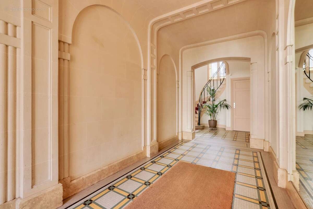 Appartement à NEUILLY-SUR-SEINE