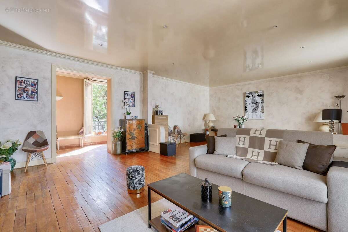 Appartement à NEUILLY-SUR-SEINE