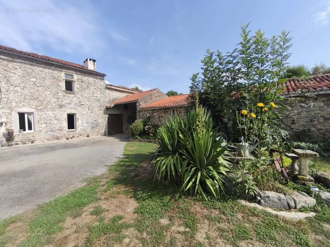 Maison à LA FORET-SUR-SEVRE