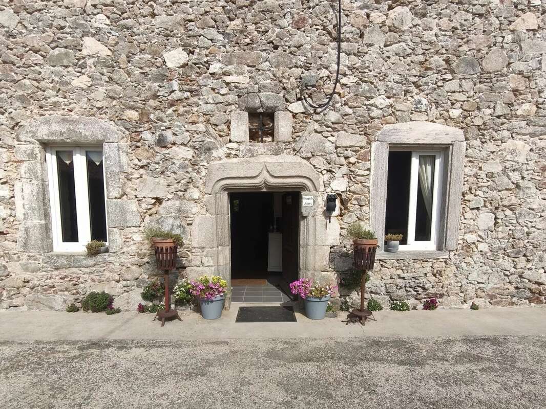 Maison à LA FORET-SUR-SEVRE