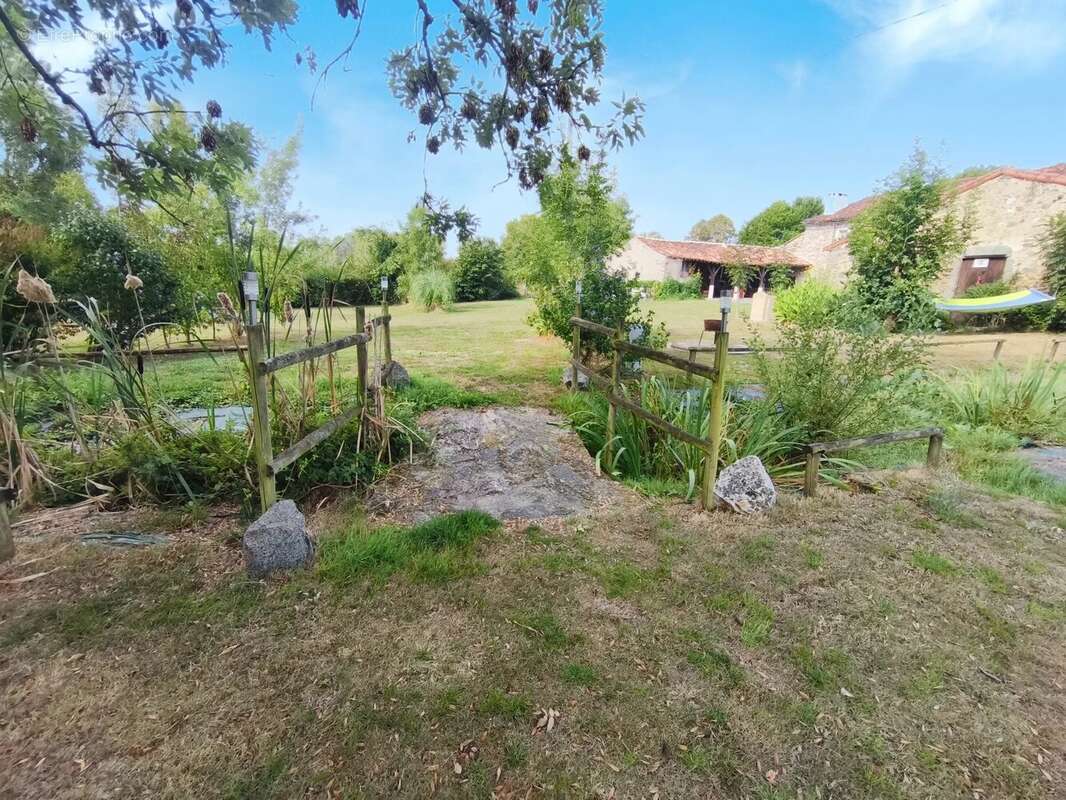 Maison à LA FORET-SUR-SEVRE