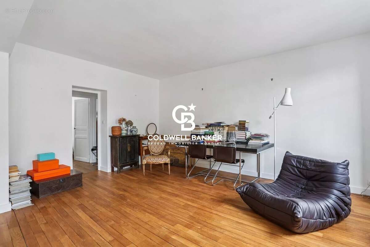 Appartement à PARIS-7E
