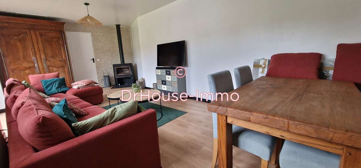 Maison à COURGENARD