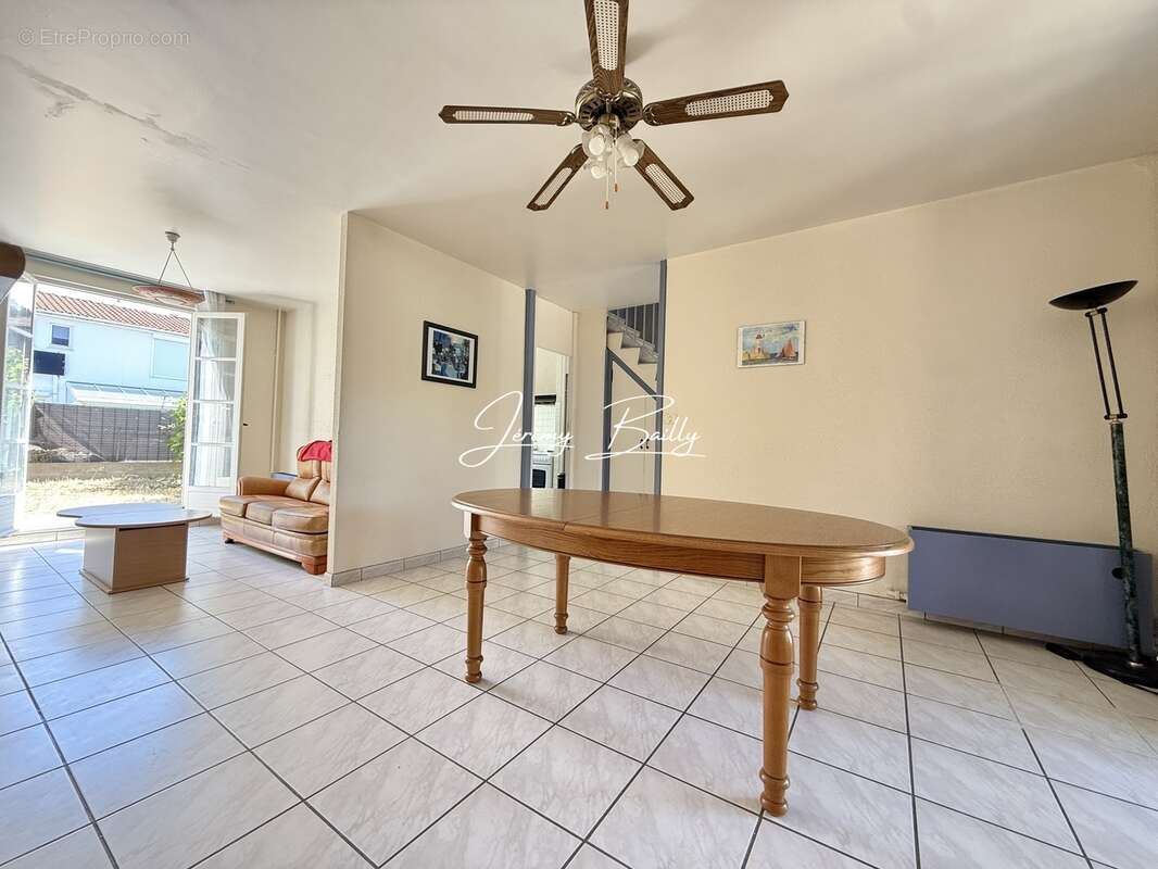 Maison à SAINT-ESTEVE