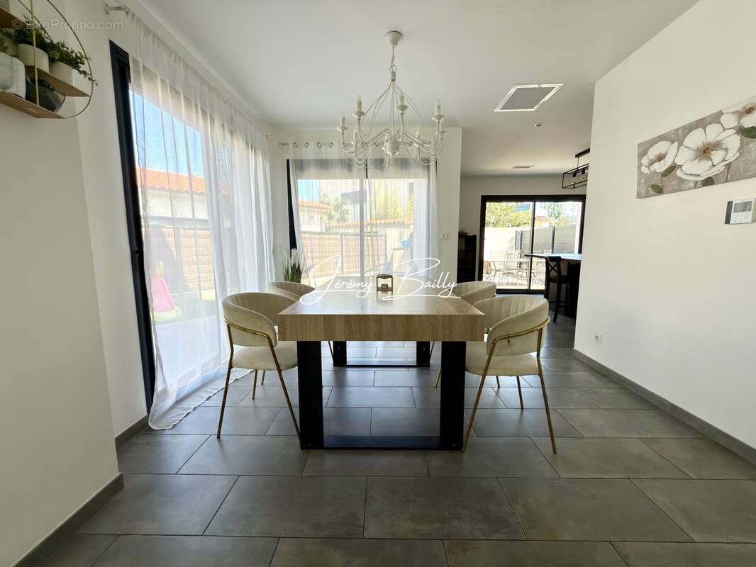 Maison à SAINT-ESTEVE